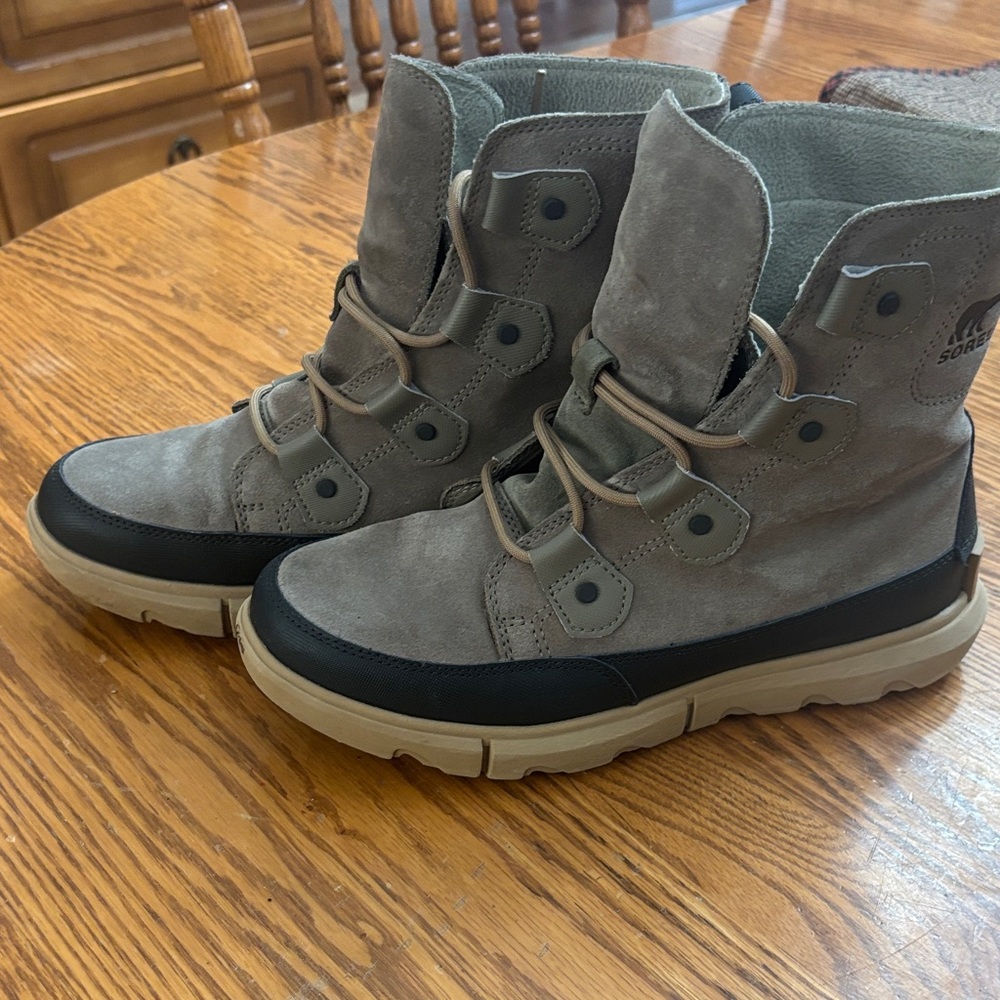 Sorel Tan and Black Lace-Up Boots